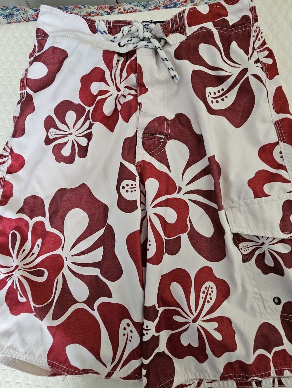 Weathered Wear Swim Trunks Board Shorts Mens Size 28 Red White Floral Hawaiian